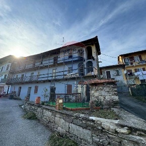 Foto Rustico in Via al Castello, Brovello-Carpugnino Carpugnino di 365 m²