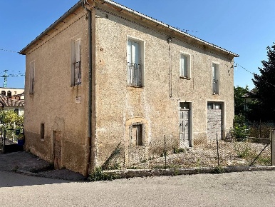 Foto Casa indipendente in Via l'Aia, Caporciano Centro di 120 m² in vendita