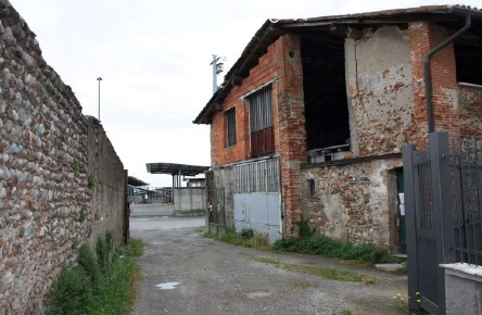Foto Magazzino in Via Luoghi, Martinengo di 225 m² con 1 locali in vendita