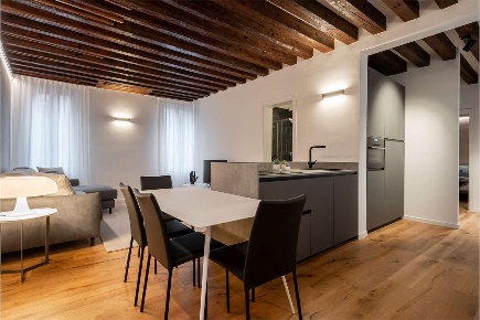 Foto Appartamento in campo santo stefano, Venezia San Marco di 60 m²