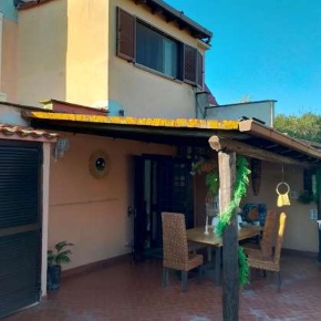 Foto Villa a schiera in Via Teverone 15, Ardea di 48 m² con 2 locali