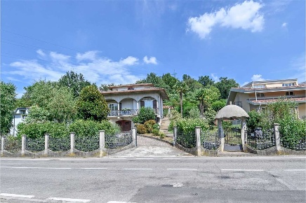 Foto Villa unifamiliare in Via San Sebastiano 4, Villa d'Almè Centro