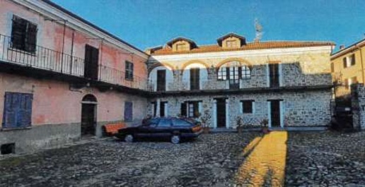 Foto Casa indipendente in Via Roma, Vesime di 210 m² con 8 locali