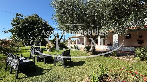 Foto Appartamento a Pontedera Santa Lucia, La Borra di 180 m² con 8 locali