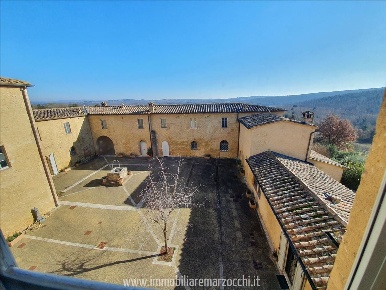 Foto Appartamento a Monteriggioni di 100 m² con 5 locali in vendita