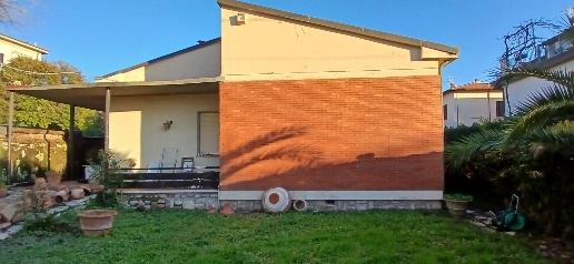 Foto Casa indipendente a Pisa Santa Maria di 130 m² con 5 locali in vendita