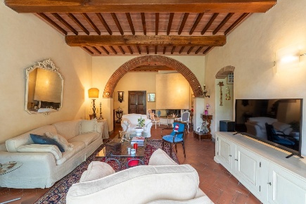 Foto Rustico a Crespina Lorenzana Crespina di 190 m² con 9 locali