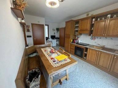 Foto Appartamento a Collesalvetti Guasticce di 96 m² con 4 locali