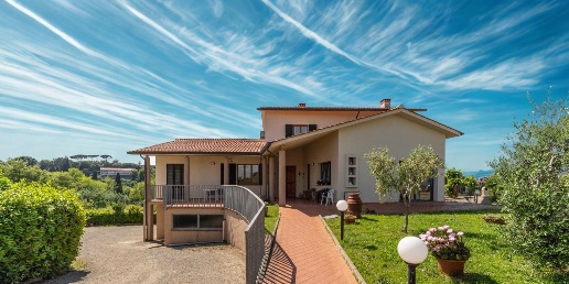 Foto Casa indipendente a Crespina Lorenzana Crespina di 310 m² in vendita