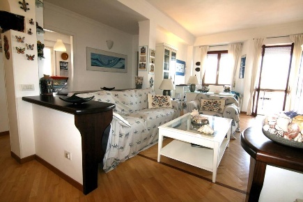Foto Appartamento a Carrara Marina di Carrara di 110 m² con 5 locali