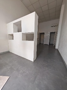 Foto Locale commerciale a Carrara Marina di Carrara di 40 m² con 1 locali