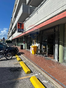 Foto Attività commerciale in Via Monte Croce, Viareggio di 75 m² in vendita