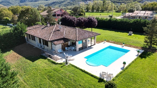 Foto Villa singola in Via del Ponticello, Fossa di 270 m² con 5 locali