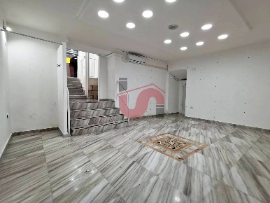 Foto Negozio in Corso Garibaldi, Benevento Centro Storico di 82 m²
