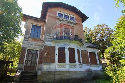 Foto Villa singola in via trieste, Malnate Centro di 383 m² con 10 locali