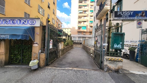 Foto Box in Via Giovanni Torti, Genova San Fruttuoso di 10 m² con 1 locali