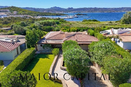 Foto Villa singola a Arzachena Baja Sardinia di 450 m² con 11 locali