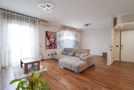 Foto Appartamento in Via J.F. Kennedy, Comun Nuovo di 100 m² con 3 locali