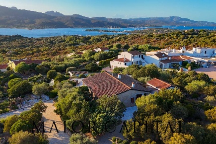 Foto Villa singola in Via Monte Ladu, Olbia Rudalza di 300 m² con 11 locali