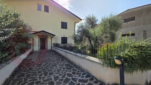 Foto Appartamento in Via BorgoMurata, Arce Centro di 90 m² con 6 locali