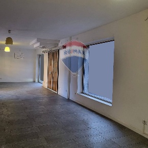 Foto Ufficio in Via Contrada Grande, Casnate con Bernate Centro di 100 m²