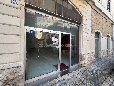 Foto Locale commerciale in Via Giovanni Pascoli, Galatina Centro di 215 m²