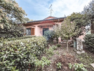 Foto Villa singola in Via Candia, Rosasco Centro di 153 m² con 4 locali