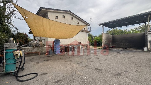 Foto Locale commerciale a Mugnano del Cardinale di 250 m² con 1 locali