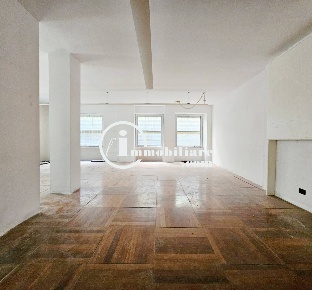 Foto Appartamento in Via Romeo Romei, Roma di 150 m² con 5 locali