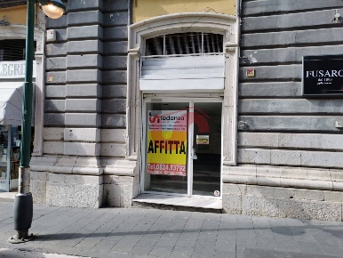 Foto Negozio in Corso Garibaldi, Benevento Centro Storico di 82 m²