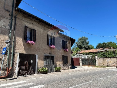 Foto Appartamento in Via Merano, Varese Valle Olona di 200 m² con 7 locali