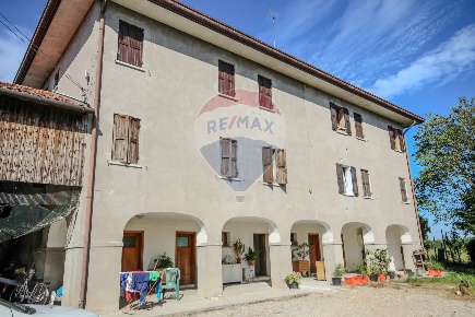 Foto Appartamento in Via Roma, Meolo di 107 m² con 6 locali in vendita