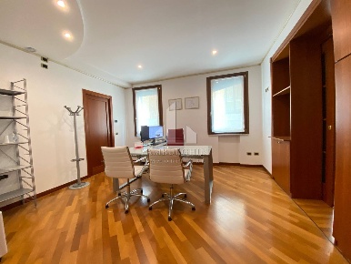 Foto Ufficio in via cairoli, Ferrara Centro Storico di 50 m² con 1 locali