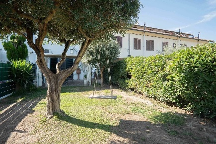 Foto Casa indipendente in via Rossini, Campi Bisenzio Centro di 130 m²