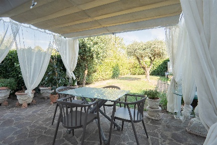 Foto Casa indipendente in via Rossini, Campi Bisenzio Centro di 130 m²