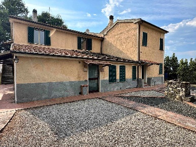 Foto Agriturismo a Cinigiano di 370 m² con 17 locali in vendita