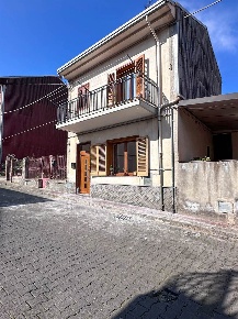 Foto Casa indipendente in Via Orazio Coclite  63, Randazzo Centro di 106 m²