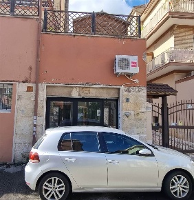 Foto Negozio in Via Bernardino Bernardini, Roma San Basilio di 31 m²