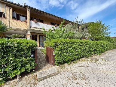 Foto Appartamento a Grosseto Marina di Grosseto di 101 m² con 6 locali