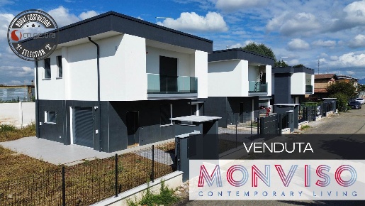 Foto Villa unifamiliare in Via Monviso, Rovello Porro di 134 m² in vendita