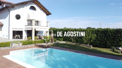 Foto Casa indipendente in Via Per Meina, Nebbiuno Centro di 280 m²