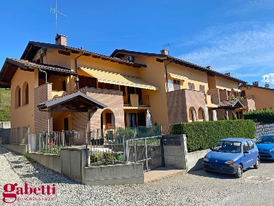 Foto Appartamento in Crivallo, Pocapaglia di 170 m² con 5 locali in vendita