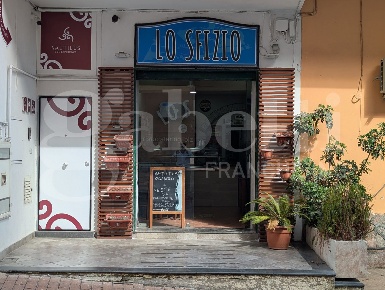 Foto Negozio in Corso Umberto 00, Monte di Procida di 86 m² con 3 locali