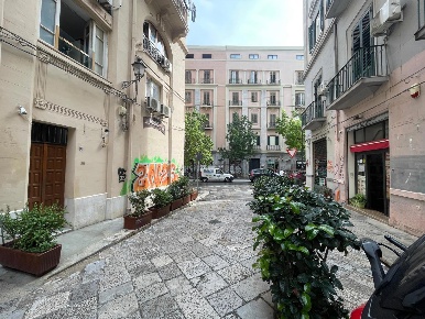 Foto Negozio in Via Firenze 5, Palermo Kalsa di 200 m² in vendita