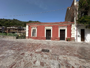 Foto Casa indipendente in Via Camerelle 5-6, Gualtieri Sicaminò di 253 m²