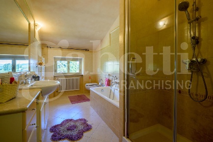 Foto Appartamento in Via delle Laudi snc, Gubbio di 157 m² con 6 locali
