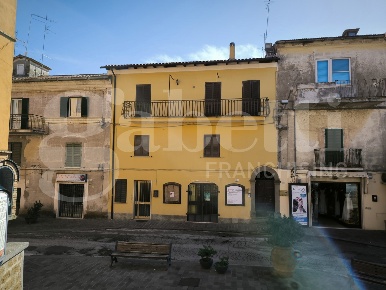 Foto Appartamento in Via Roma 27, Corchiano Centro di 95 m² con 5 locali