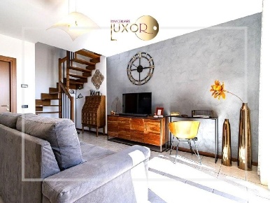 Foto Appartamento in Via Galileo Galilei, Lomagna Centro di 108 m²