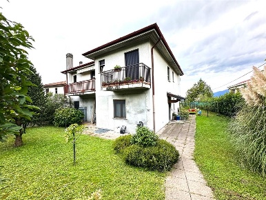 Foto Appartamento in via località roncate, Galbiate di 155 m² con 3 locali