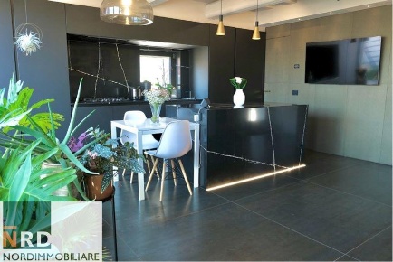 Foto Casa indipendente a Mantova Centro di 300 m² con 6 locali in vendita